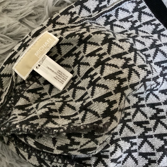 Michael Kors Signature Logo Black and White Scarf and Hat New in Box - Picture 7 of 13